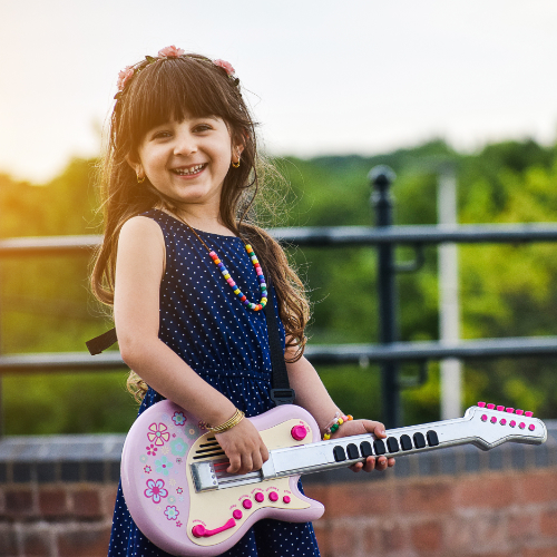 Kind mit Gitarre
